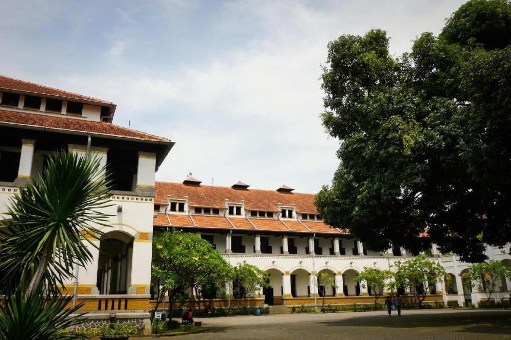 Guest House Nozz Semarang Buitenkant foto