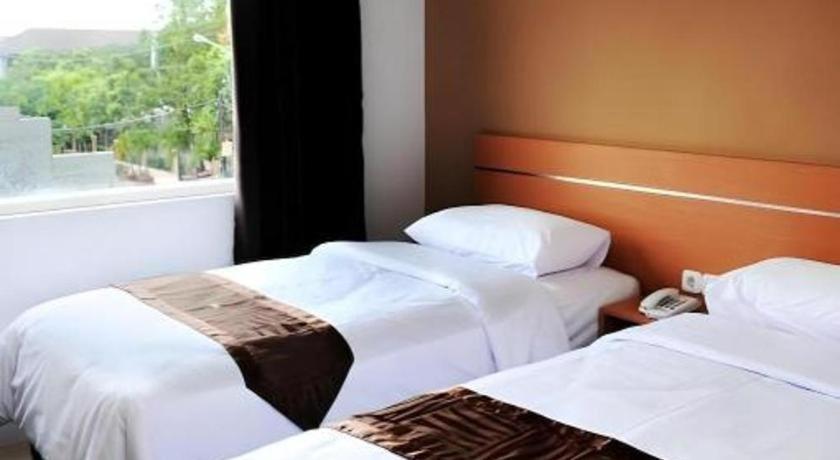 Guest House Nozz Semarang Buitenkant foto