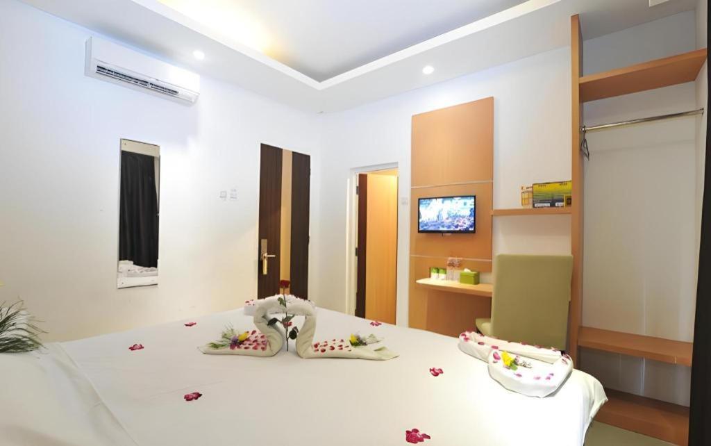Guest House Nozz Semarang Buitenkant foto
