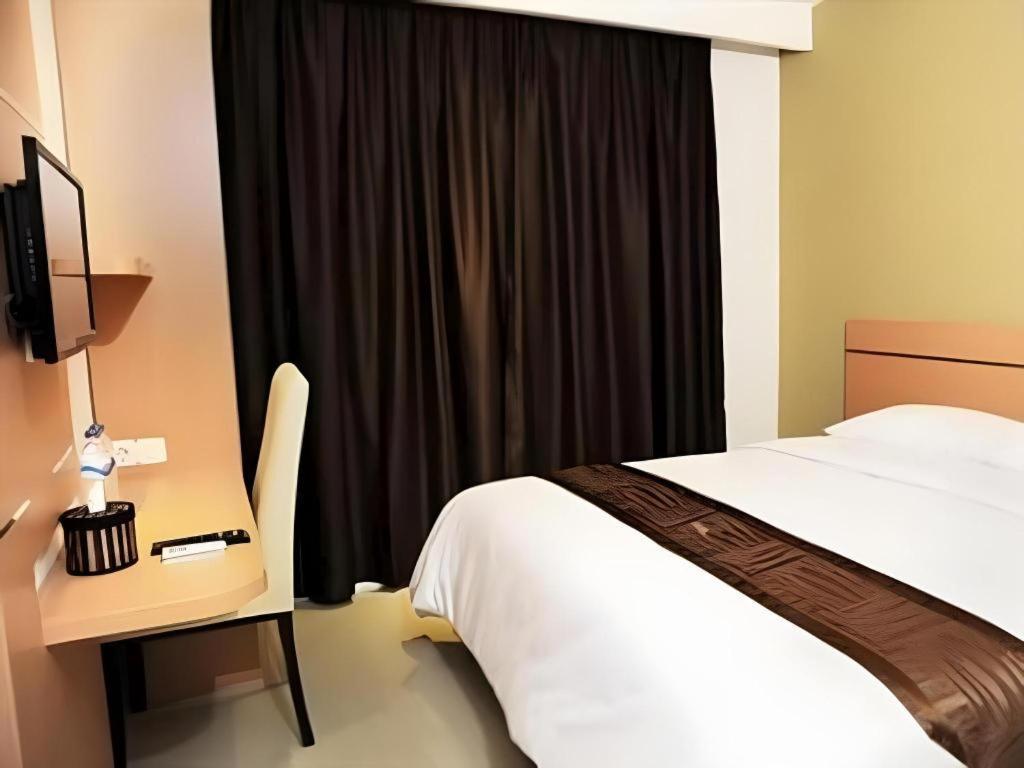 Guest House Nozz Semarang Buitenkant foto
