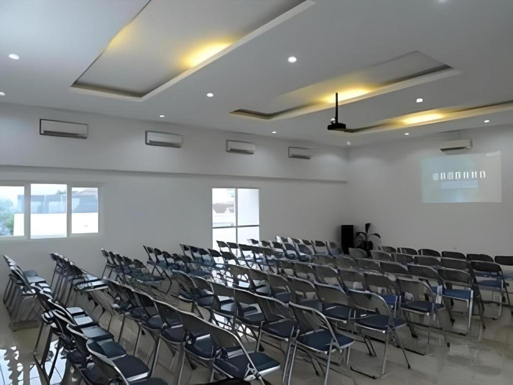 Guest House Nozz Semarang Buitenkant foto