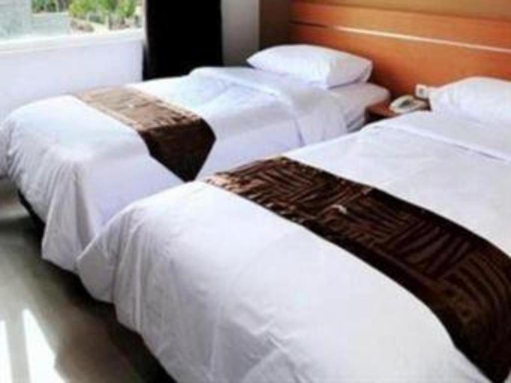 Guest House Nozz Semarang Buitenkant foto