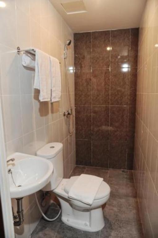 Guest House Nozz Semarang Buitenkant foto