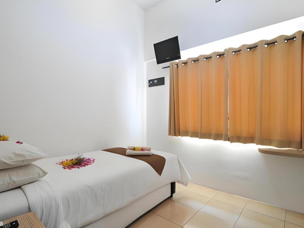 Guest House Nozz Semarang Buitenkant foto