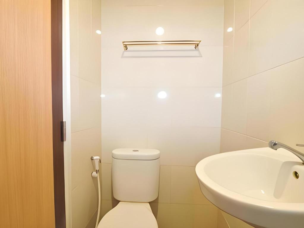 Guest House Nozz Semarang Buitenkant foto