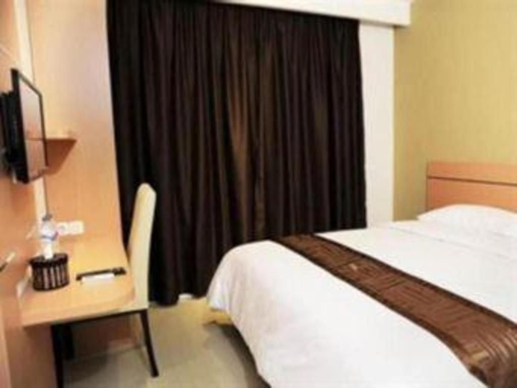 Guest House Nozz Semarang Buitenkant foto