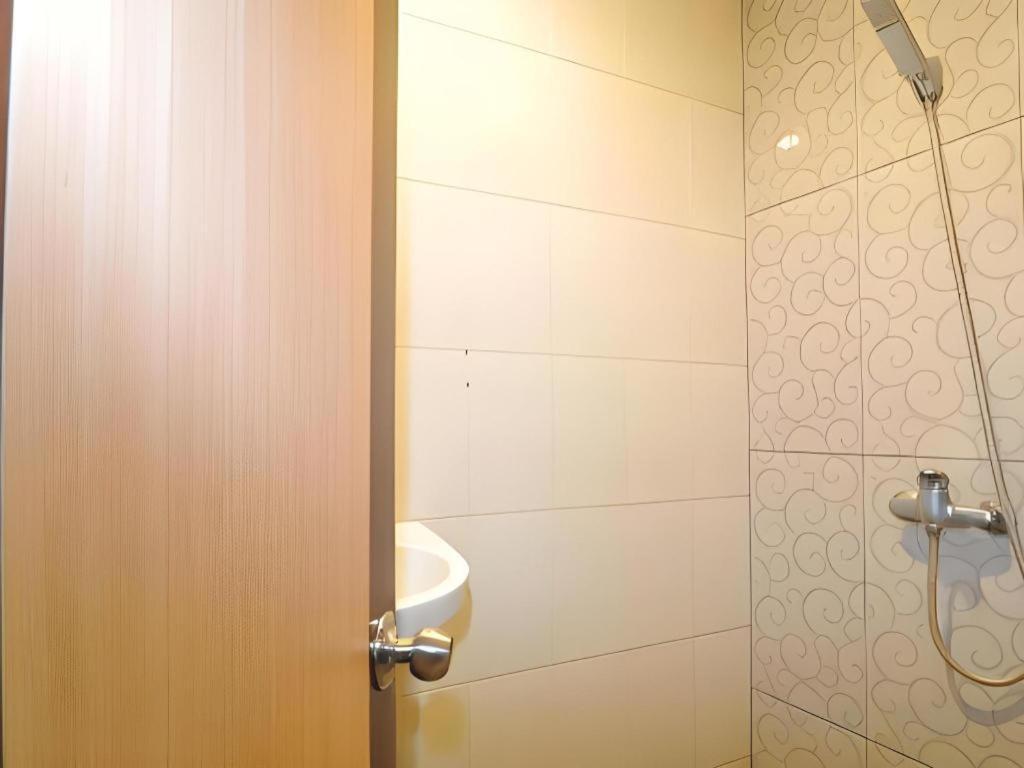 Guest House Nozz Semarang Buitenkant foto