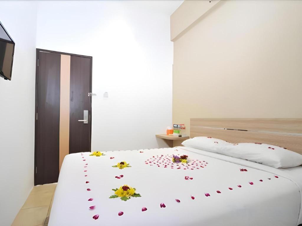 Guest House Nozz Semarang Buitenkant foto