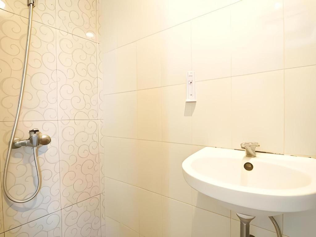 Guest House Nozz Semarang Buitenkant foto