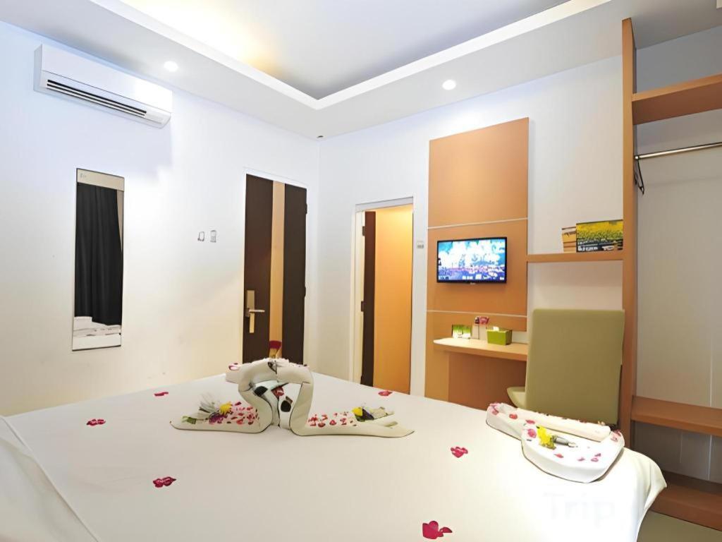 Guest House Nozz Semarang Buitenkant foto