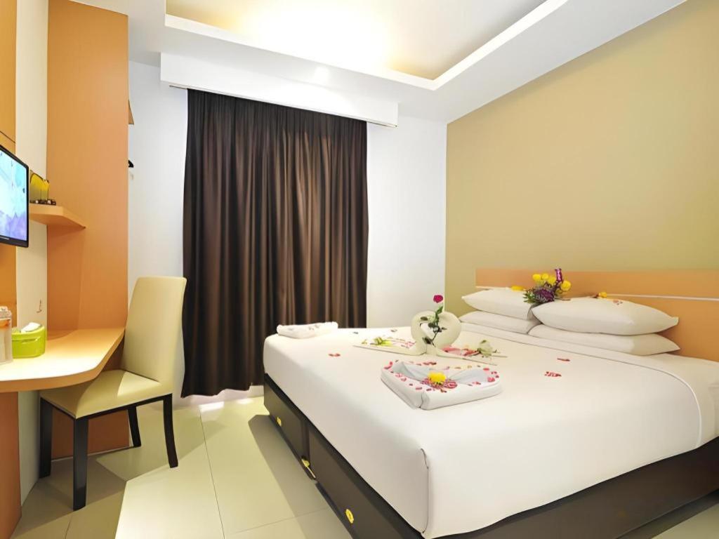 Guest House Nozz Semarang Buitenkant foto