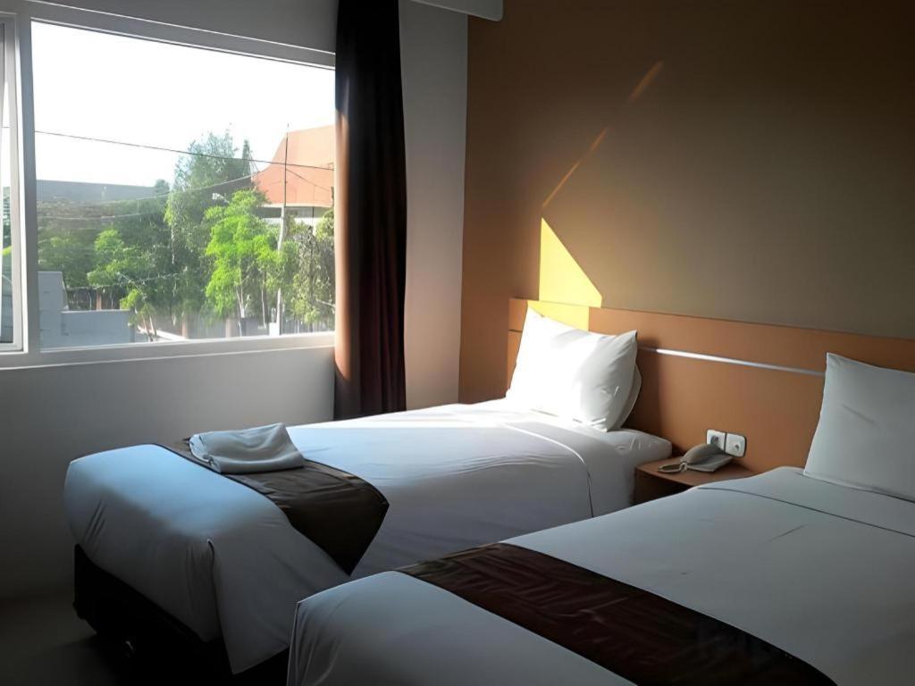 Guest House Nozz Semarang Buitenkant foto