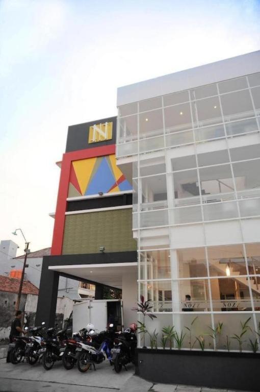 Guest House Nozz Semarang Buitenkant foto