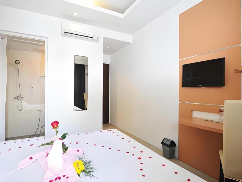 Guest House Nozz Semarang Buitenkant foto