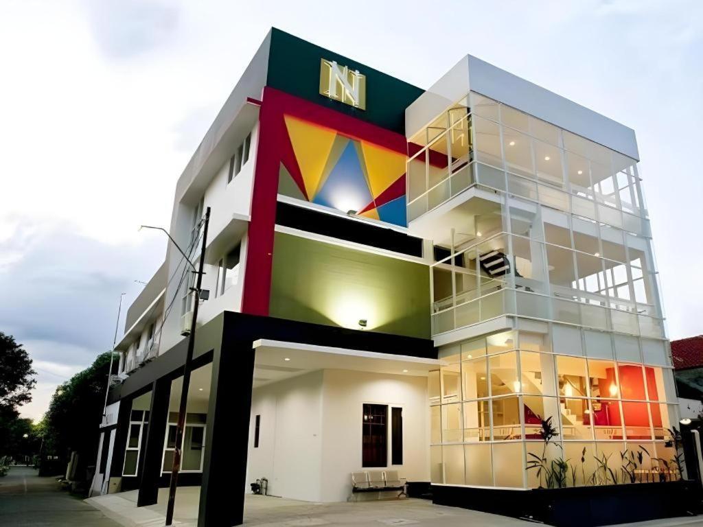 Guest House Nozz Semarang Buitenkant foto